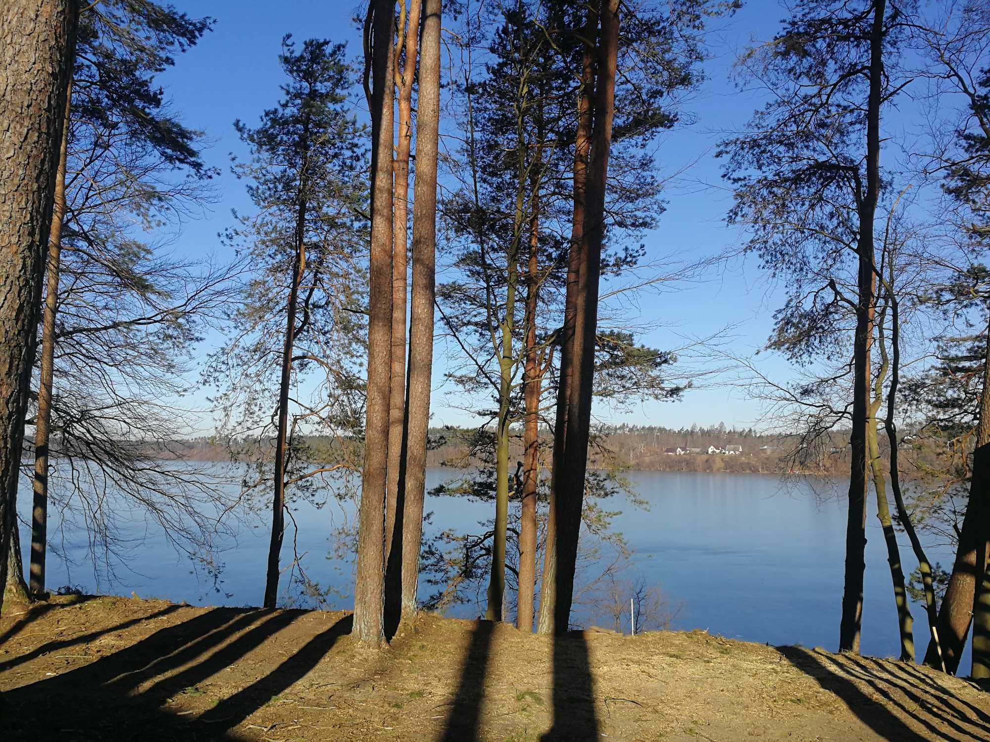 Pole namiotowe na Kaszubach nad jeziorem Mausz.