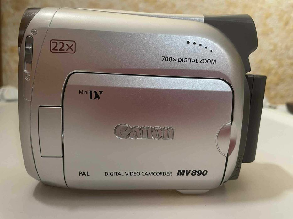 Відеокамера Canon MV890+сумка