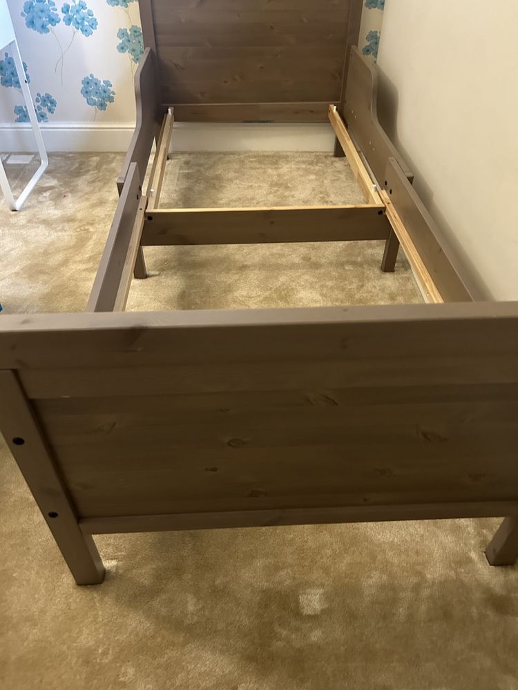 Łóżko dla dziecka IKEA Sunvik z materacem i stelażem