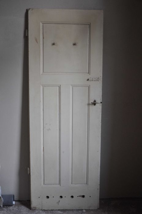 Stare drzwi drewniane zabytkowe z kamienicy, do renowacji