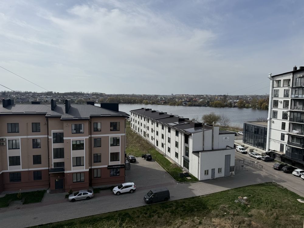 Продаж 2 кімнатної квартири з панорамою на озеро!