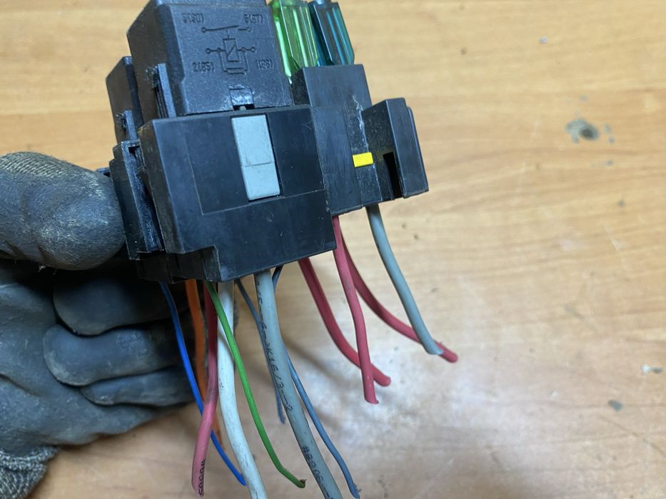 Mercedes ML163 колодка запобіжників та реле для Мерседес МЛ. З проводк