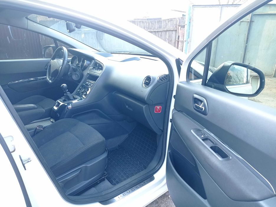 Продам Пежо 5008 2л.HDI