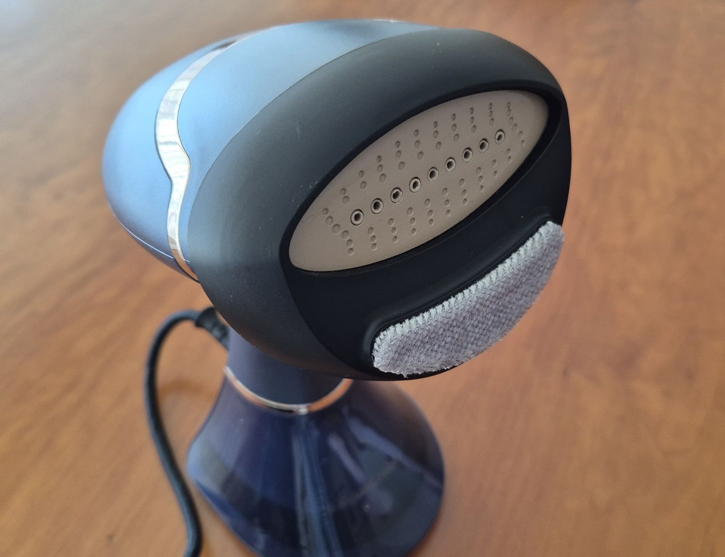 Ferro a vapor vertical Russell Hobbs