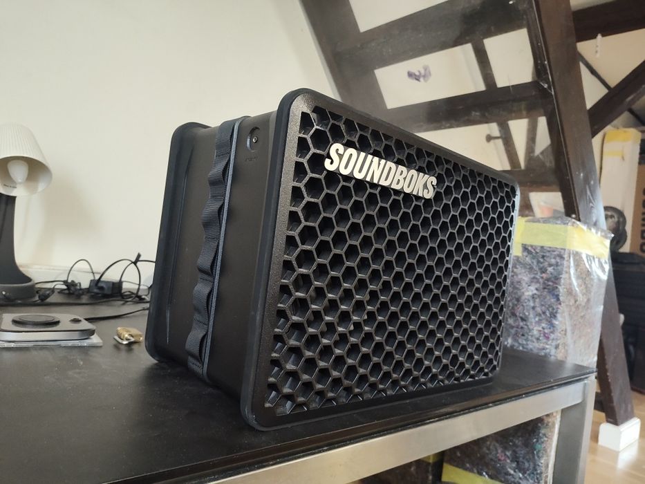 Soundboks Go z baterią i ładowarką