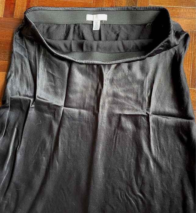 Saia comprida preta de cetim (H&M, tamanho S)
