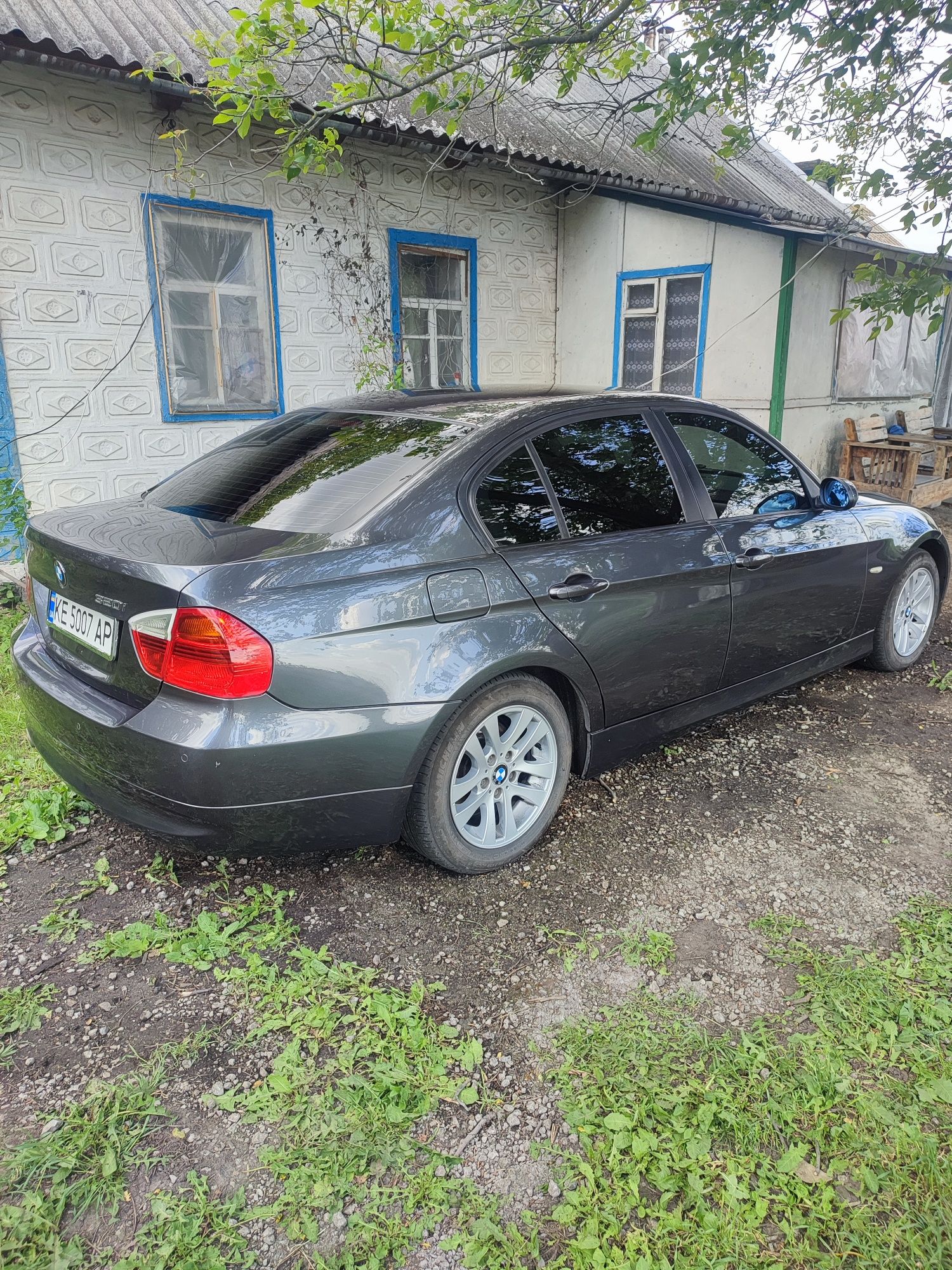 Продам БМВ е90 320 2.0 (150к.с)
