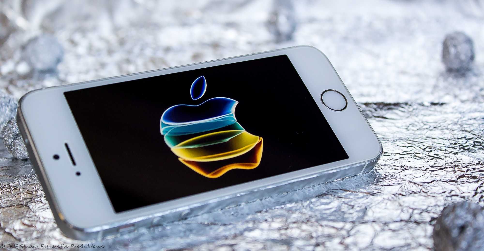 iPhone Apple SE Silver White iOS 15.8.2 64 GB