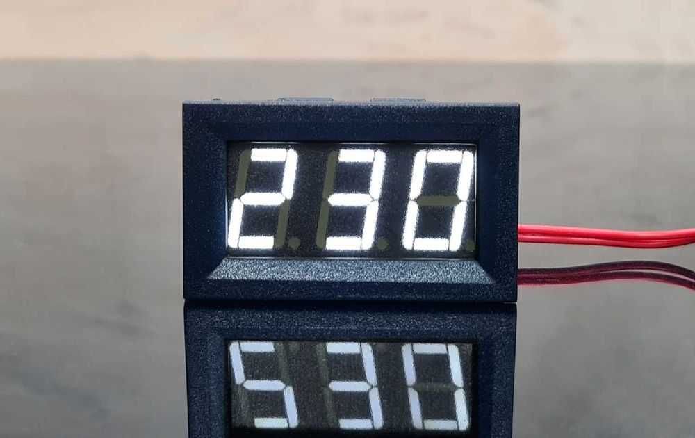 Panelowy, tablicowy cyfrowy woltomierz AC 30-500V~ (biały LED 0.56'')