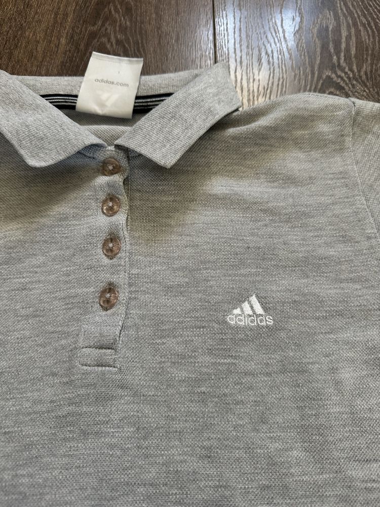 Adidas koszulka polo szara z nadrukiem z krótkim rękawem