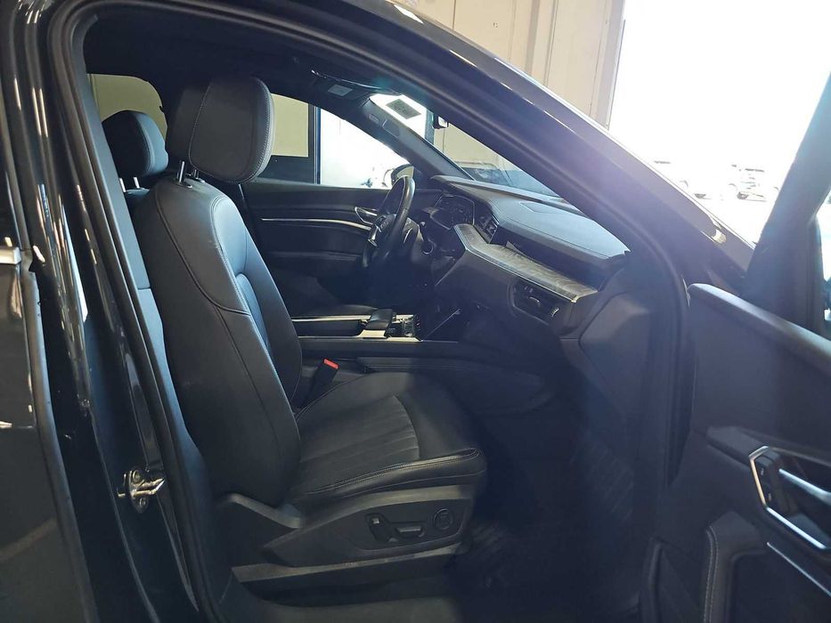 Audi e-tron Premium Plus 2022 ауди