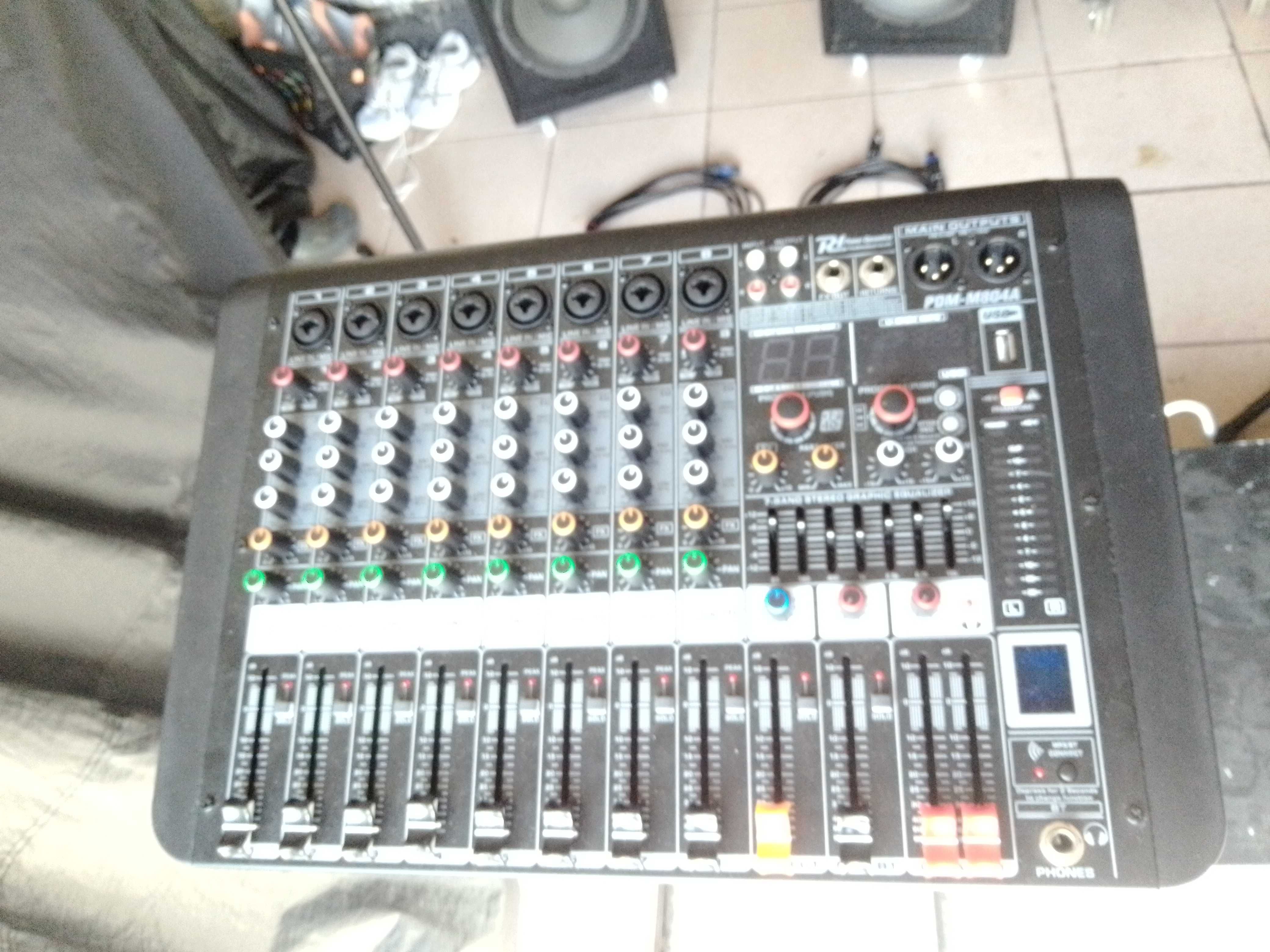 PA completo, pechincha!Mesa amplificada Power Dynami 2 colunas V-sound