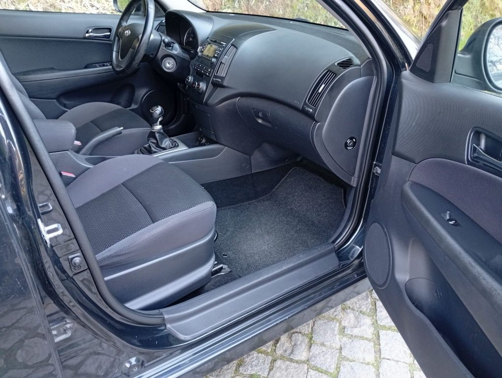 Hyundai i30 cw-1.6crdi blue comfort. Diesel