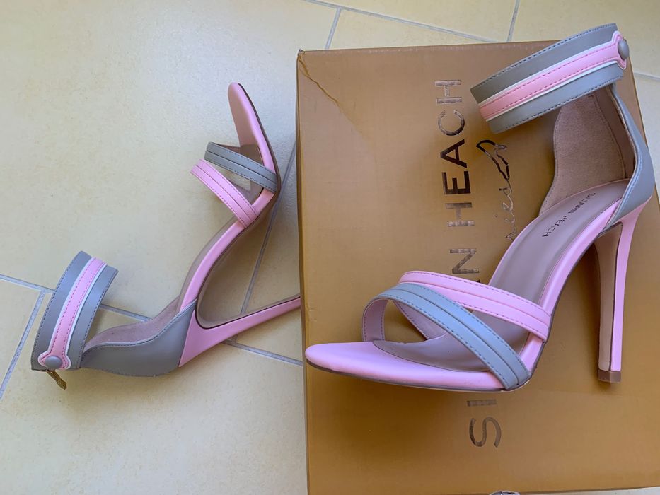 Продаю новые босоножки Silvian Heach