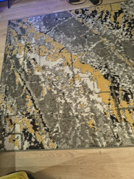 Dywan szaro-biało-złoty 140x200