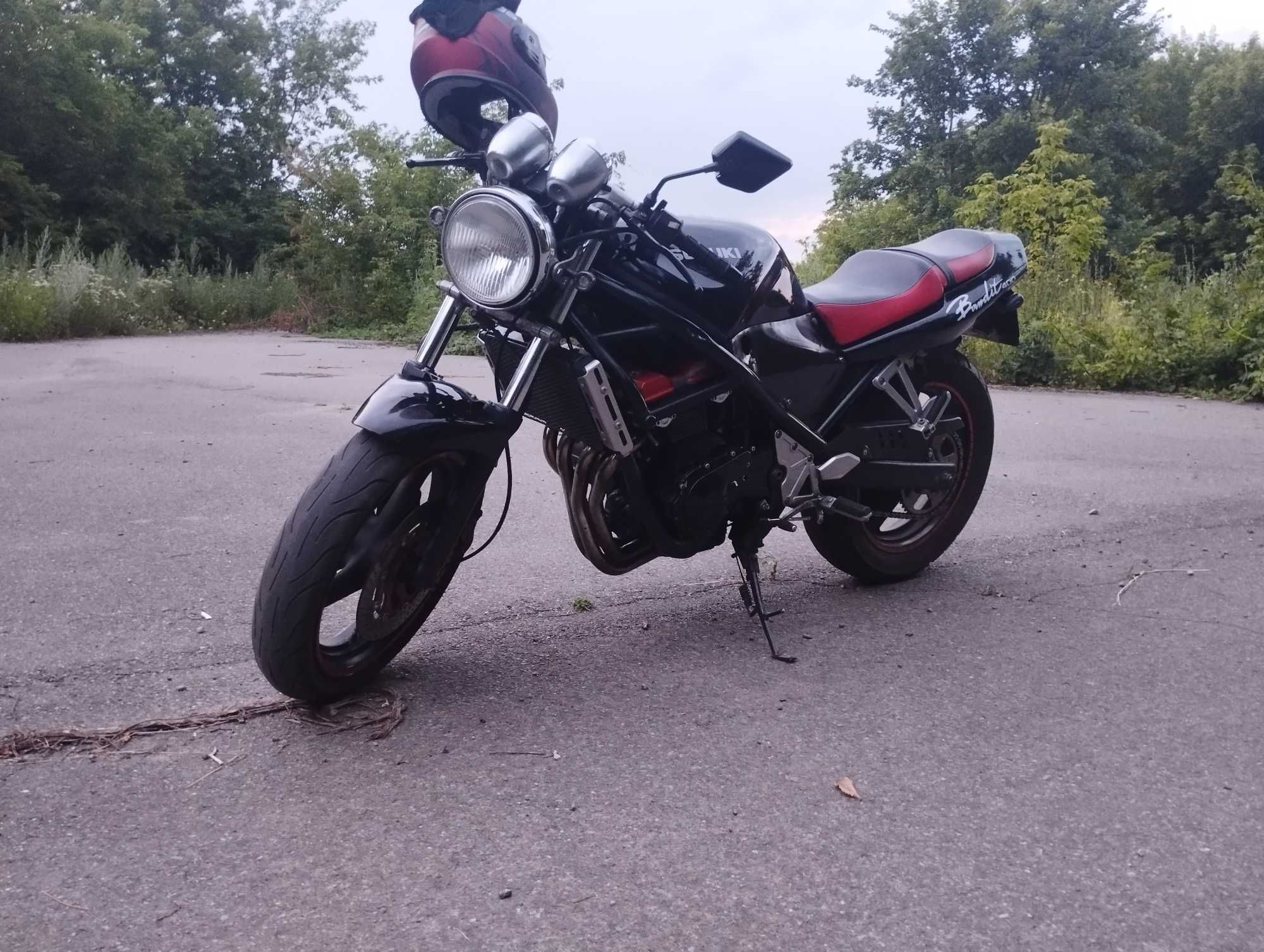 Suzuki Bandit 400 красноголовий