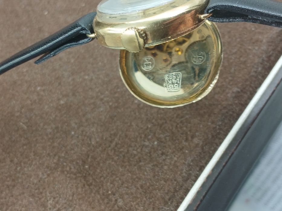 Zegarek damski  cyma  mechaniczny zloty