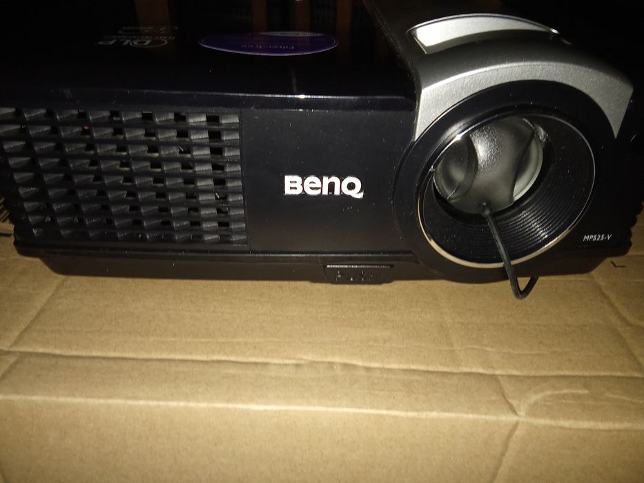 Projektor BenQ MP525-v