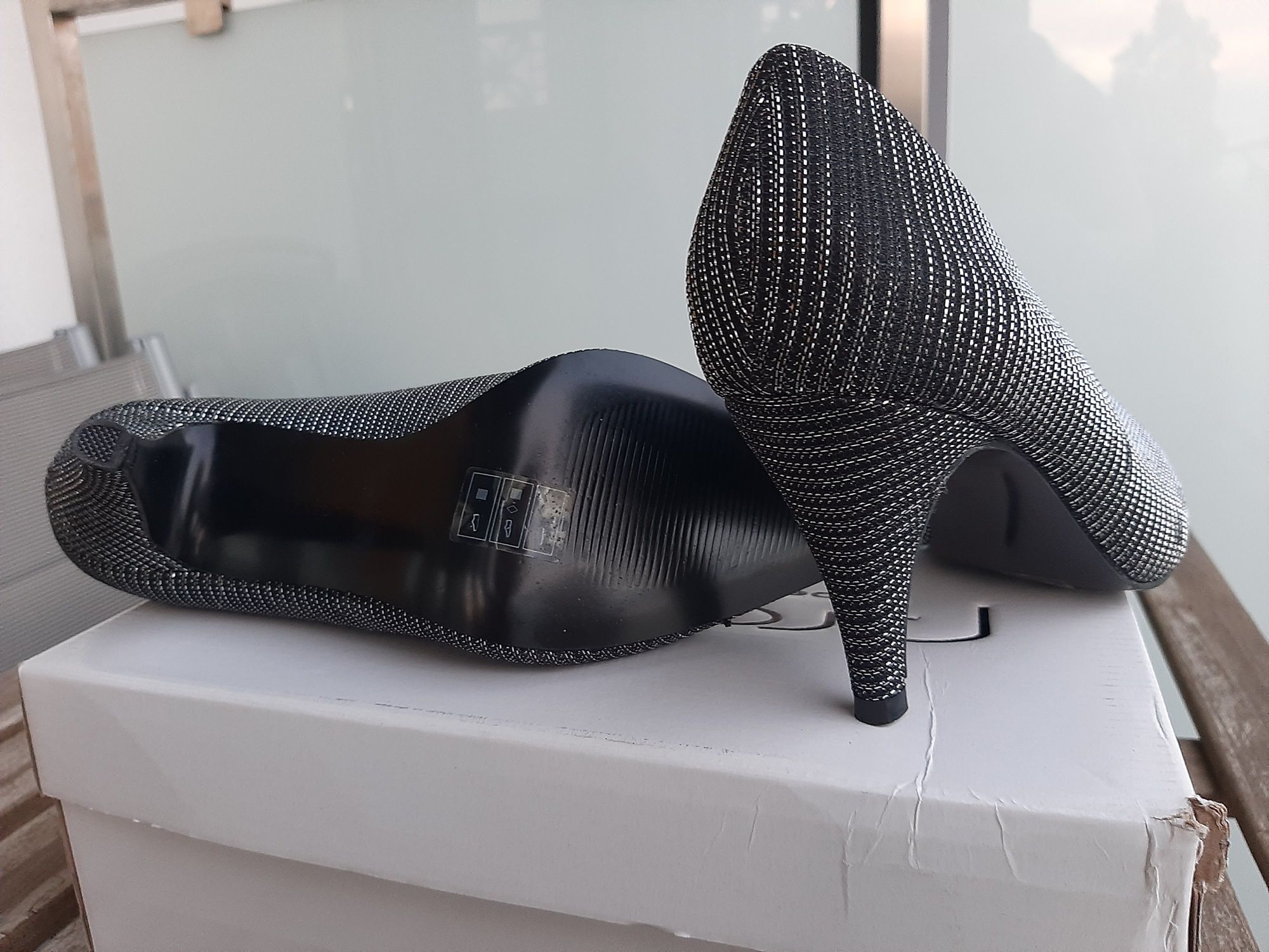 Super eleganckie szpilki srebrne Reserved. Nowe r 40