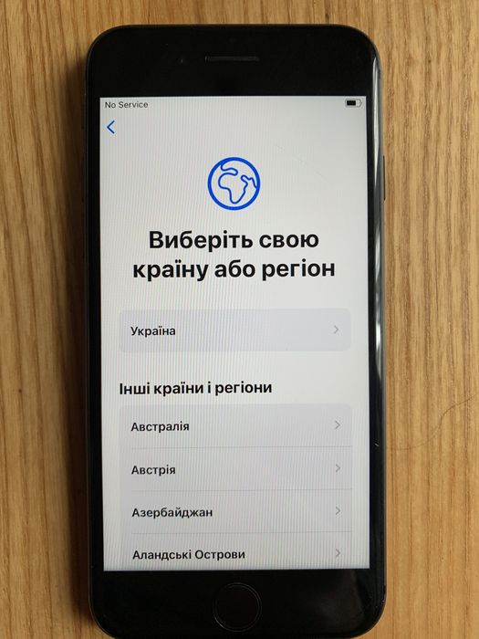 Продам IPhone SE 128G