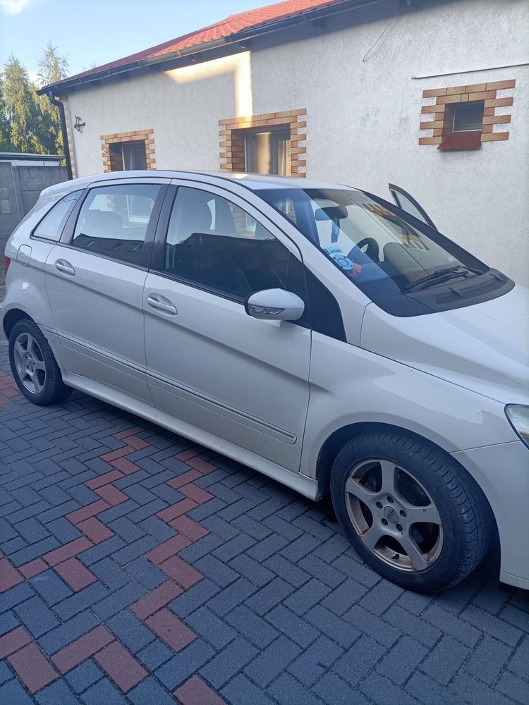 Mercedes B Klasa B200