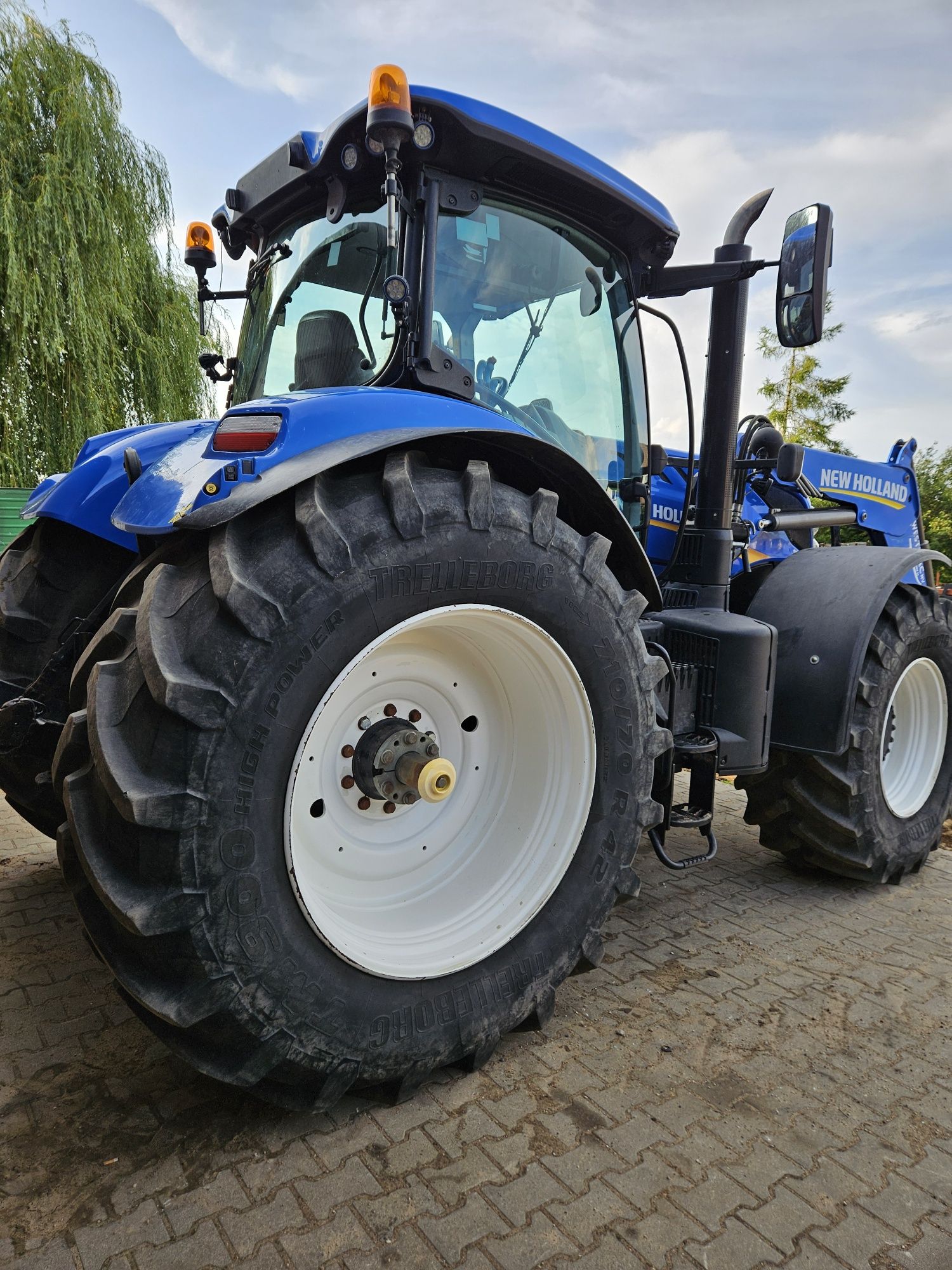 New Holland T7 230 Ładowacz czołowy Stoll
2020r 
Ładowacz czołowy Stol