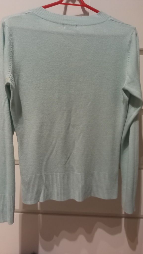 Sweter damski w serek F&F 40