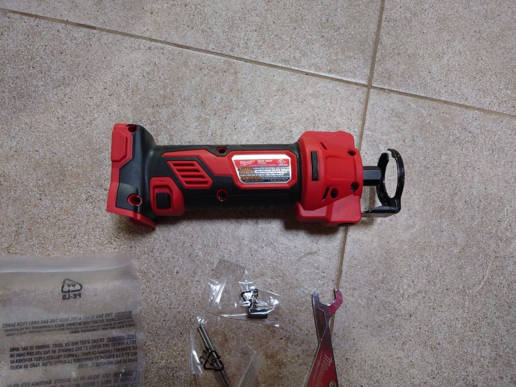 Аккумуляторний фрезер Milwaukee 2627 m18.