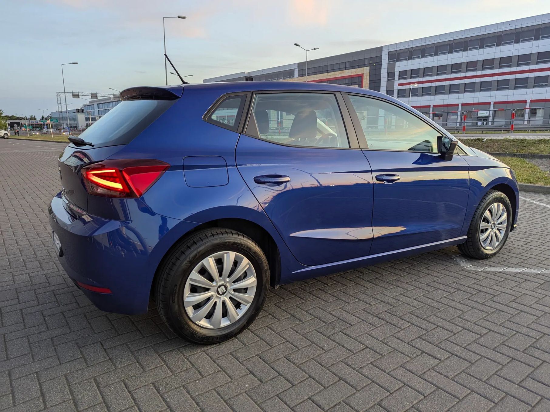 Seat Ibiza Seat Ibiza 1.0 MPI 75KM Full LED 2 komplety opon