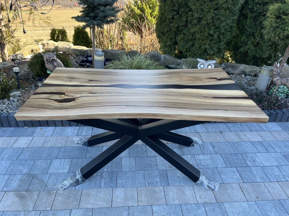 Stoliki kawowe z żywicą