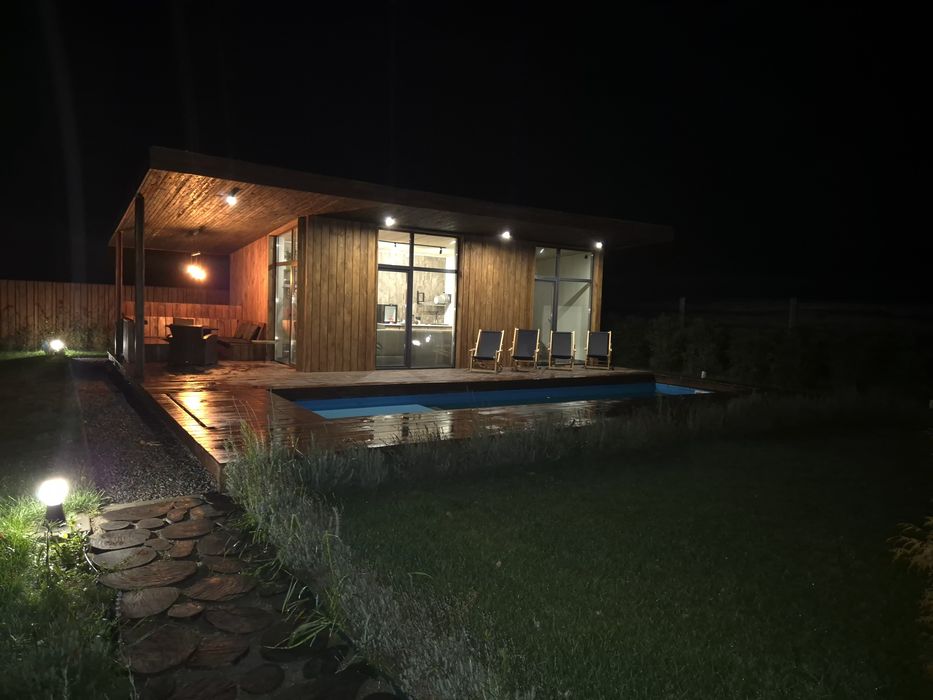 Будиночок з басейном і сауною подобово