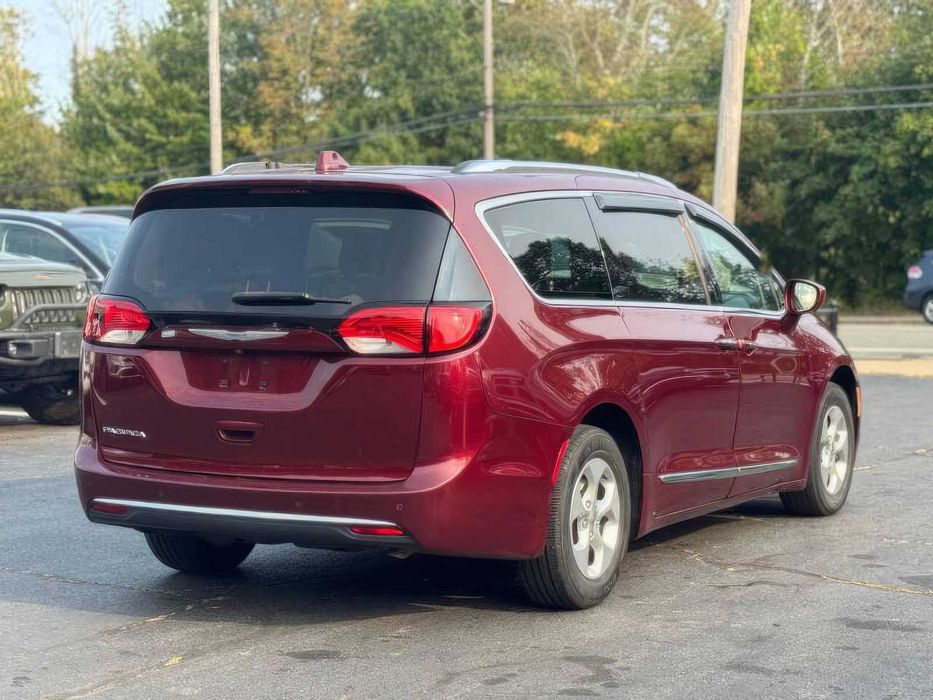 Chrysler Pacifica Touring-L Plus      2017