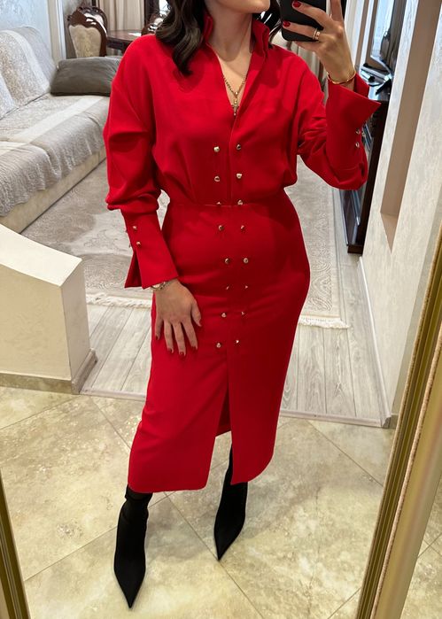 Червона вечірня сукня