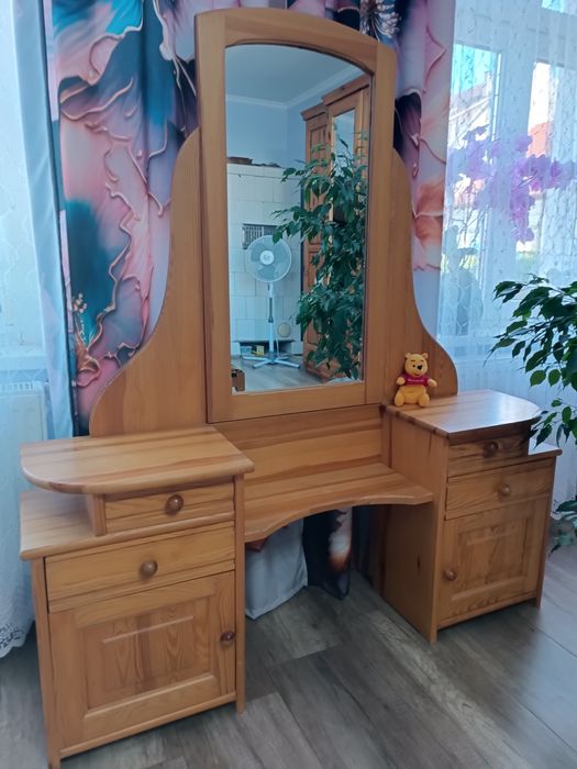 Toaletkę sosnową sprzedam