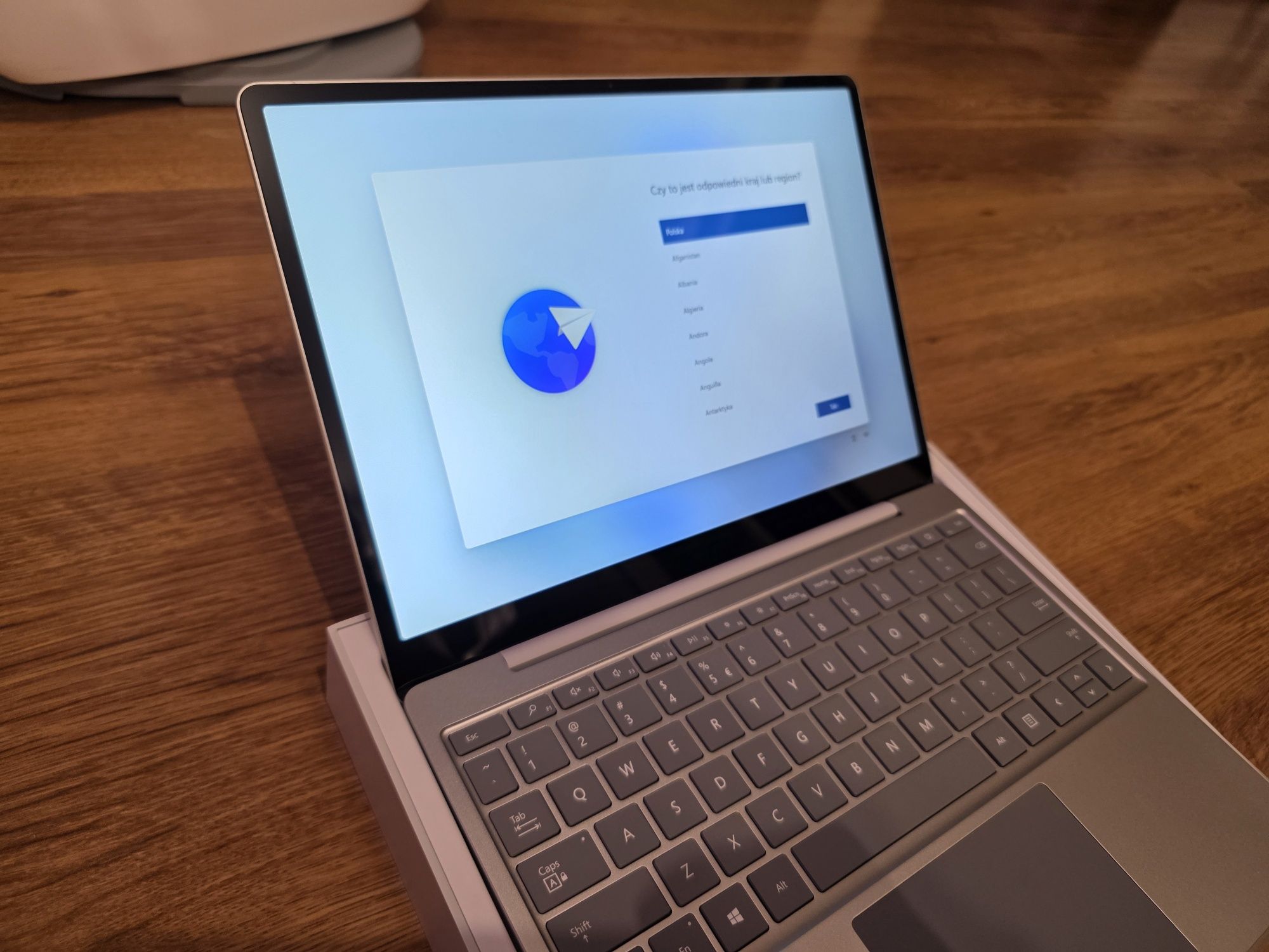 Surface Laptop Go i5 4Gb Idealny