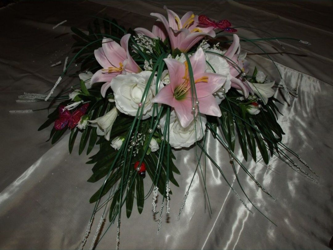 Украшение на свадебный стол
цветок на стол молодоженов,
композиция