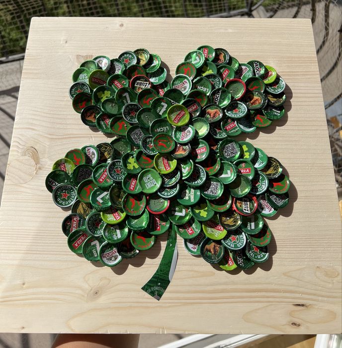 Handmade Sztuka z kapsli 40x40 cm Koniczynka na ściane