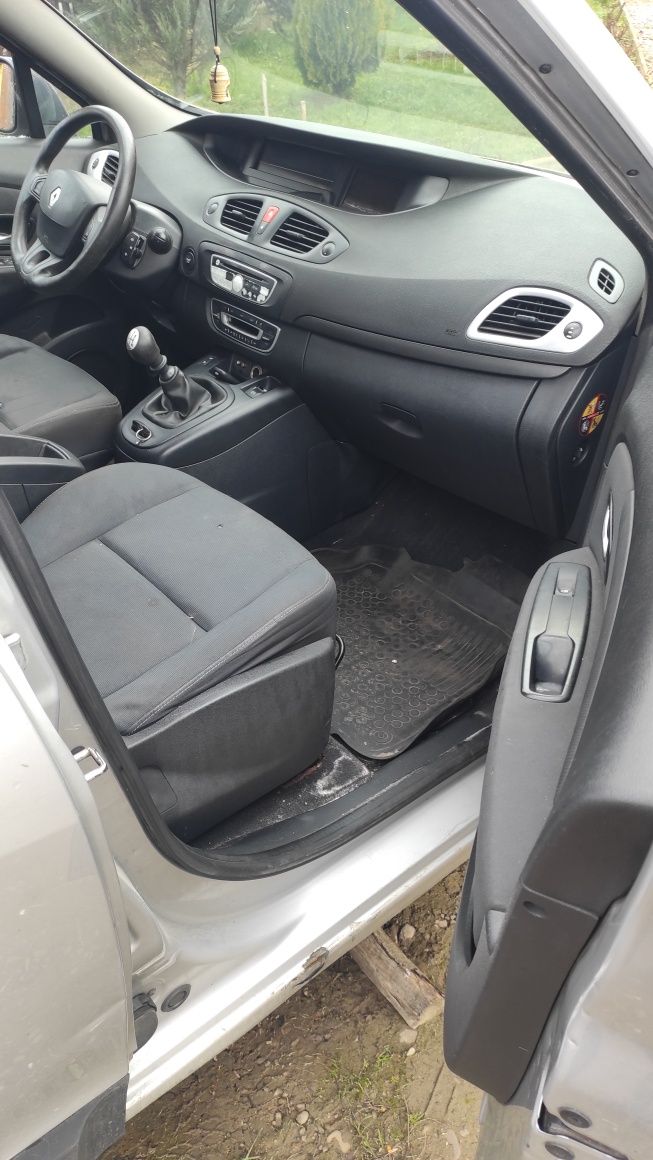 Рено сценік3 2010рік 1.5dci