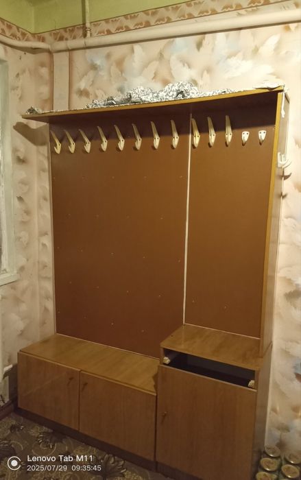 Прихожая вешалка (ящик есть, не попал в кадр)