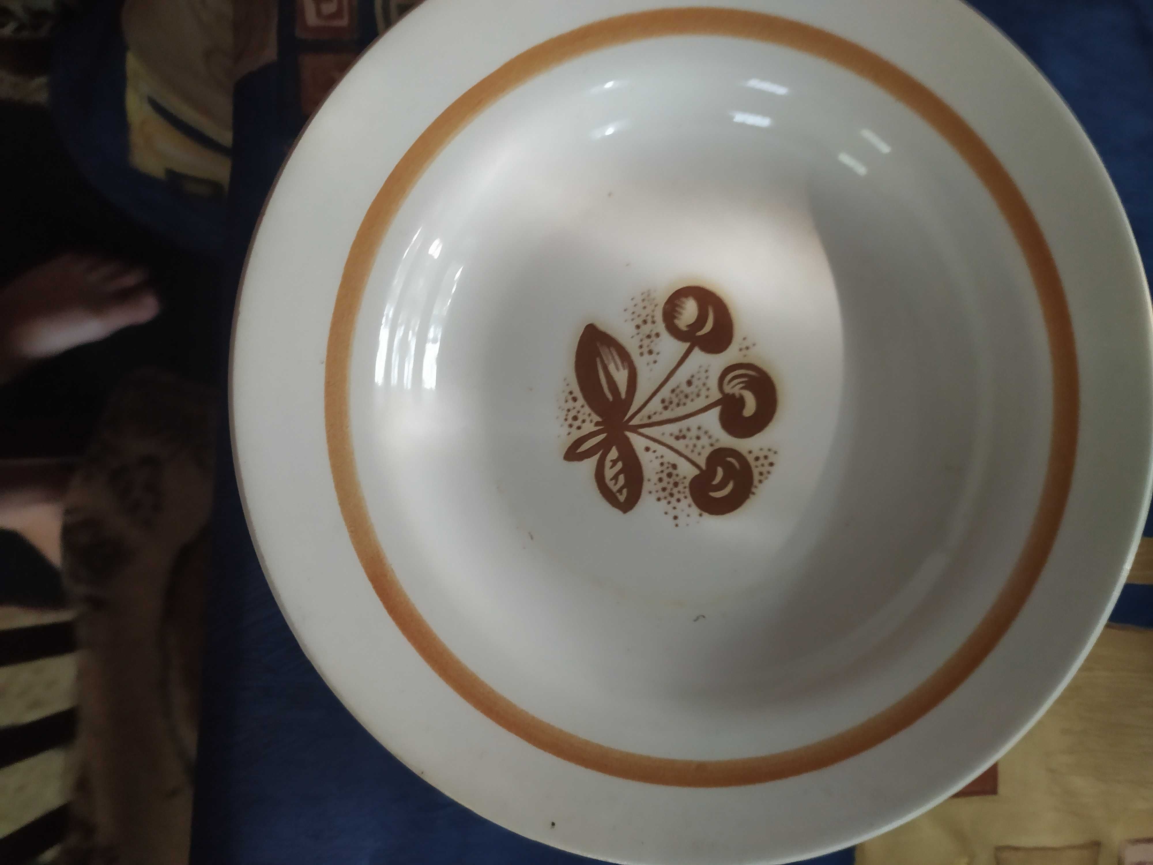 Тарілки, миски, порцеляна