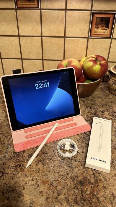 Tablet iPad Apple Retina 10” + nowe etui - PROCREATE