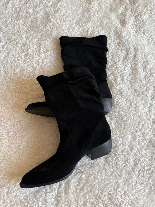 Козаки. Натуральна замша. 38 розмір. Нові.