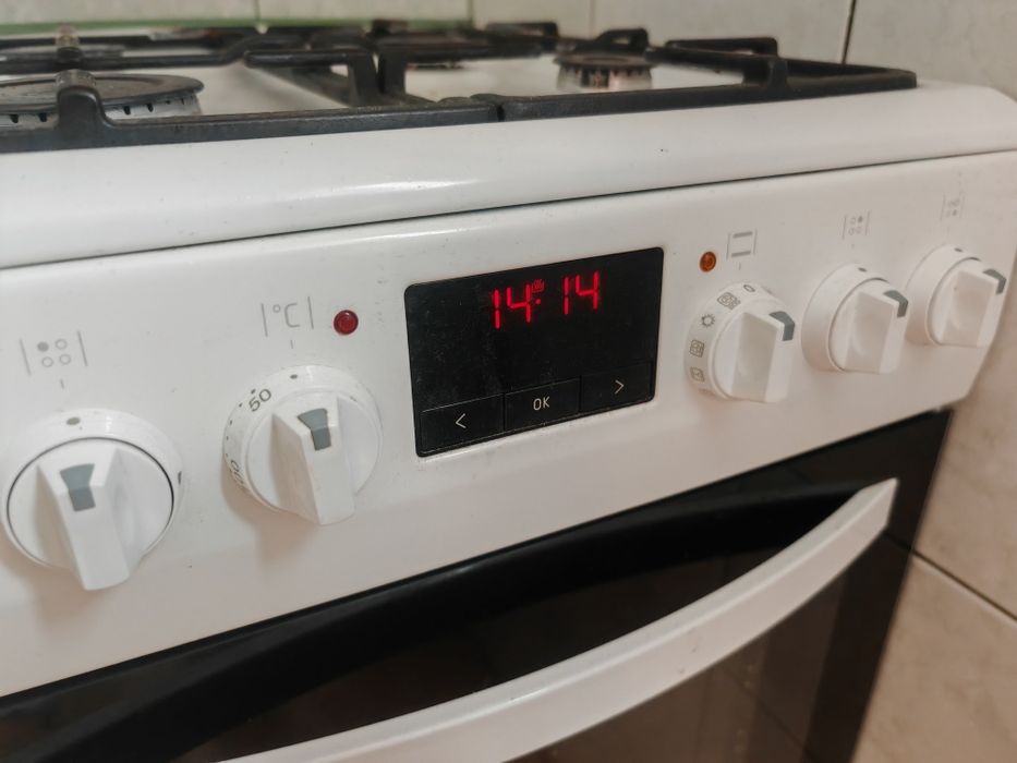 Kuchenka gazowo - elektryczna w bardzo dobrym stanie