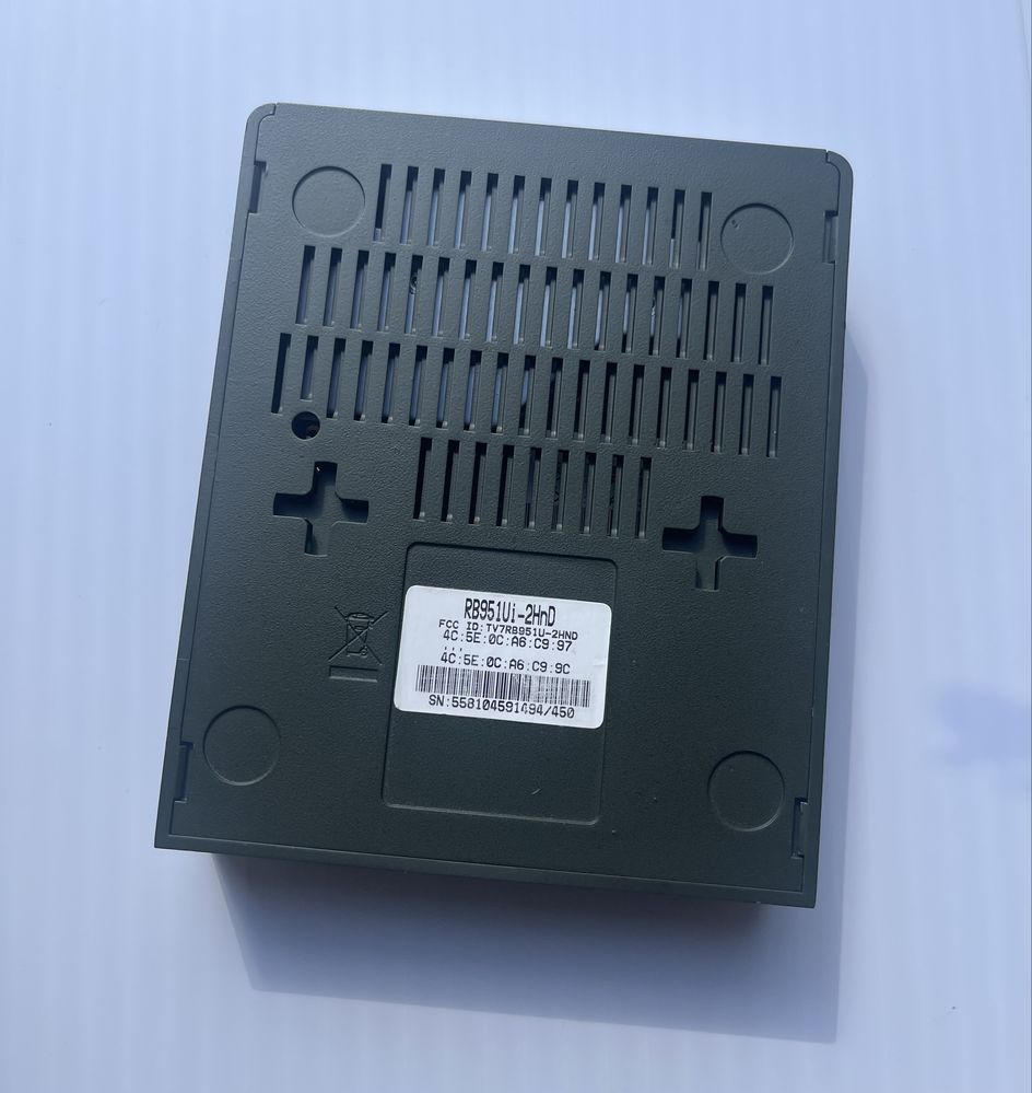 Роутер Mikrotik RB951Ui-2HnD