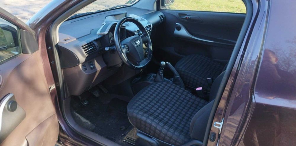 TOYOTA IQ 1.0 2009r.
