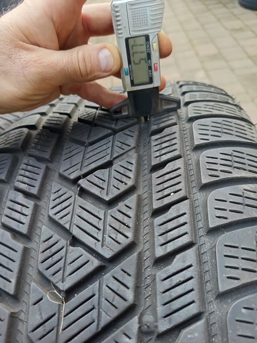 Opony zimowe 275/45R21 Pirelli Scorpion