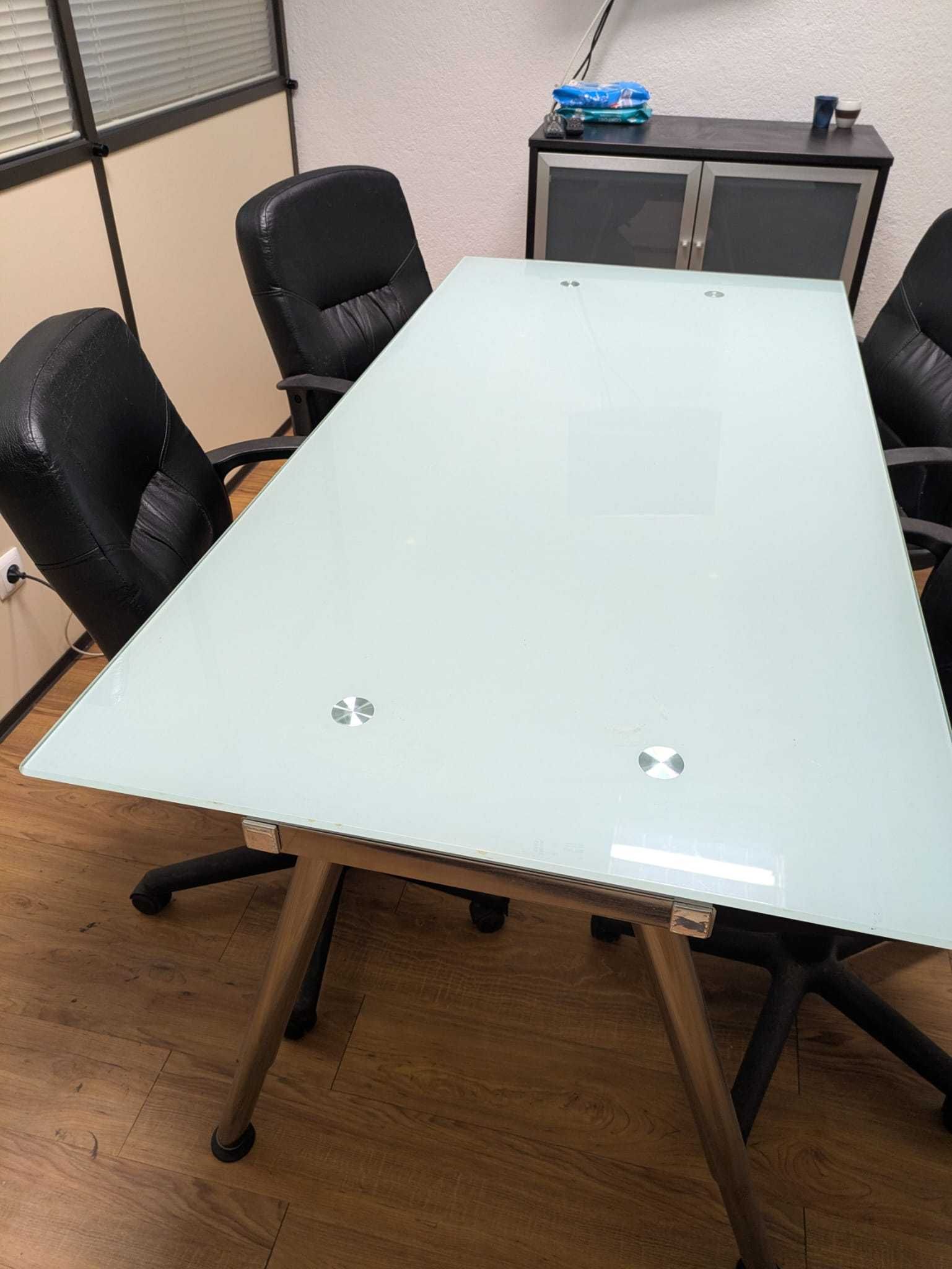Conjunto mesa + cadeiras + cómoda