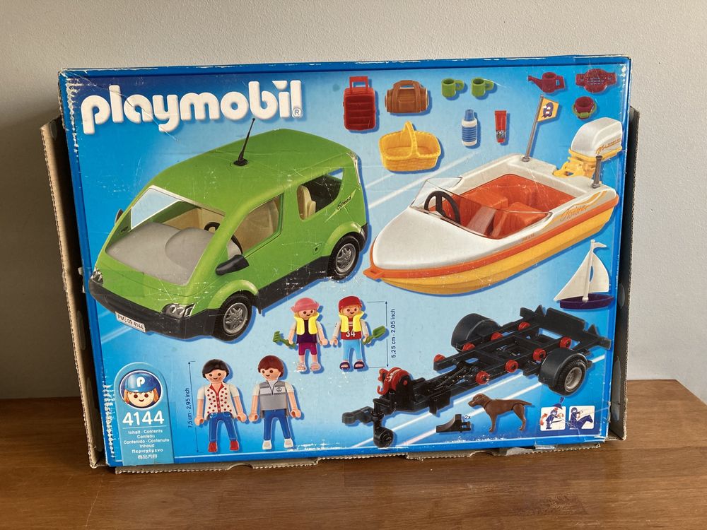 PLAYMOBIL 4144 - rodzinne auto z motorówką na przyczepie