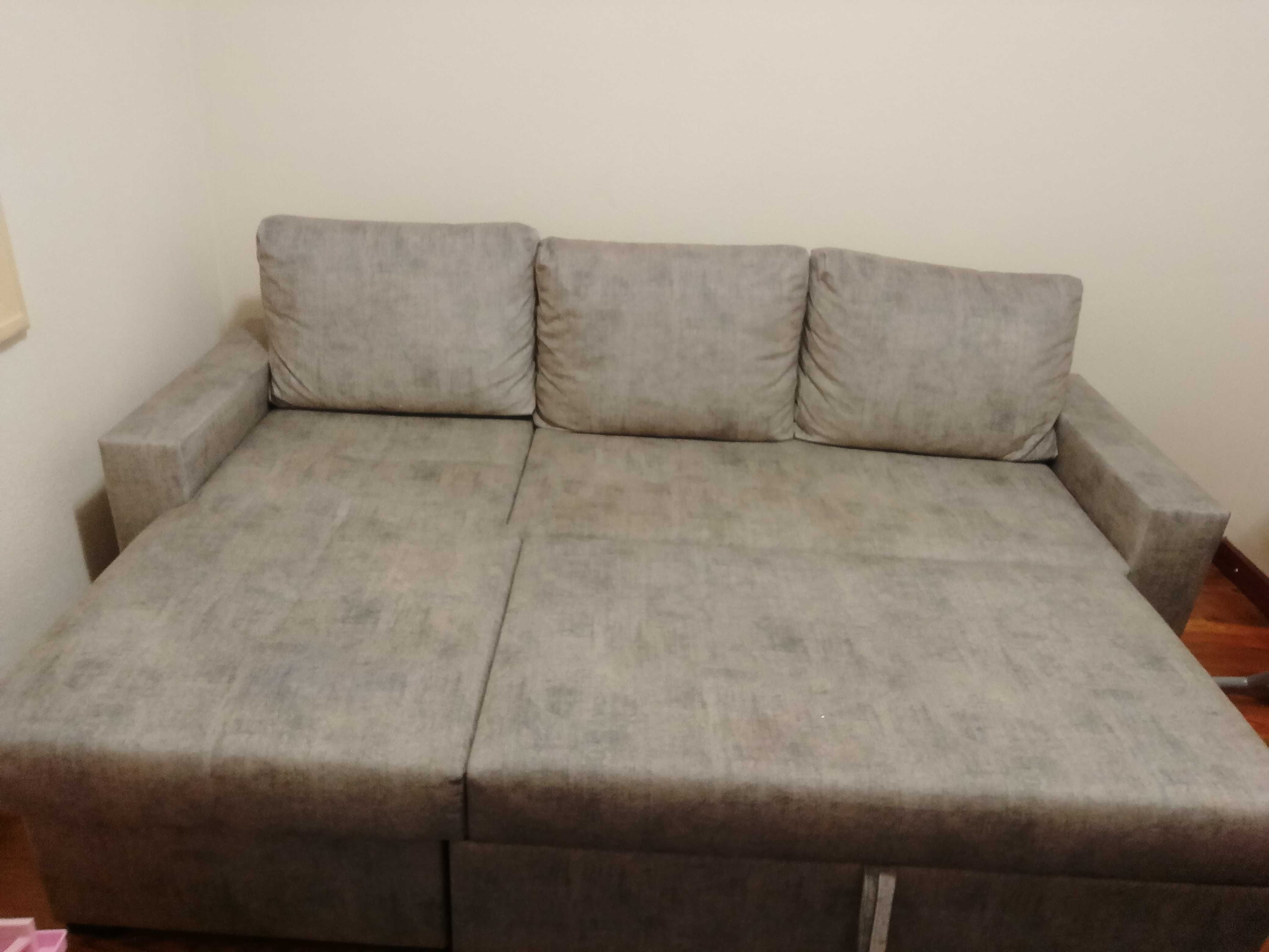 Sofá 2L com chaise longue reversível e cama.