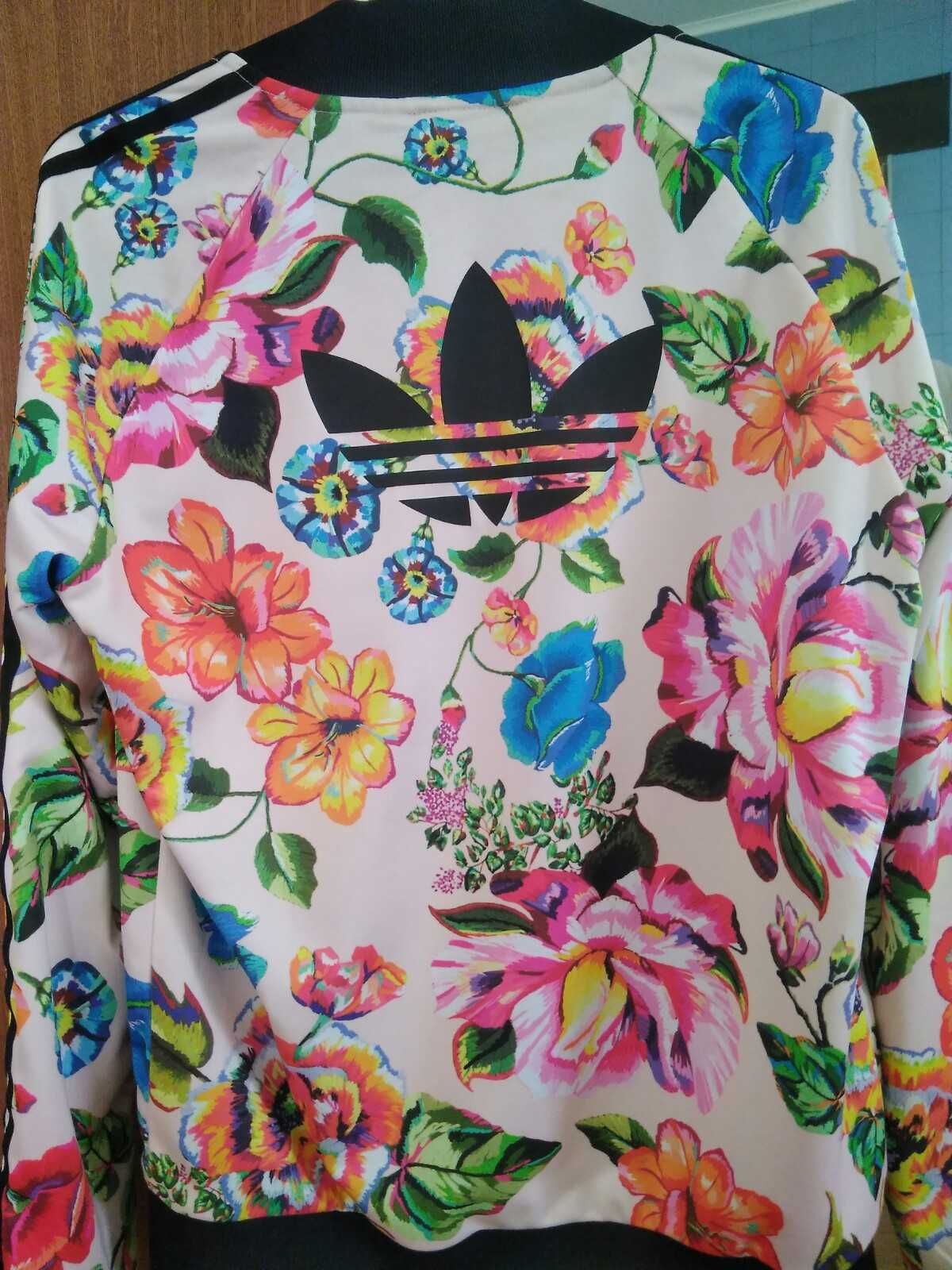 Casaco Adidas estampado as flores